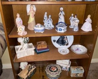 Vintage Tins, Book Shelf