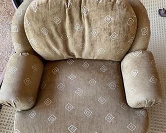 Executive Seating Fabric Swivel Accent Chair	35x40x35in	HxWxD
