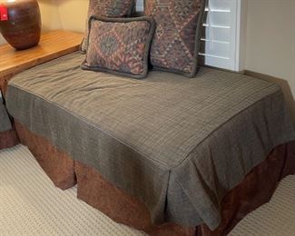 #2 Full Bed w/ covers & Pillows	24x40x75in	HxWxD
