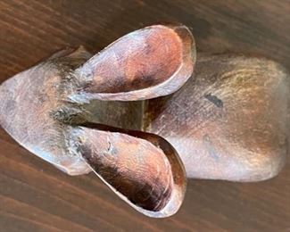 Rustic Carved wood Rabbit/Bunny	6.5 x 3 x 7	HxWxD
