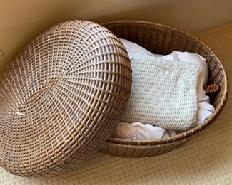 Huge Oval Twig Rattan Blanket Chest	20x36x25in	HxWxD
