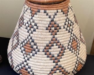 Lidded Weave Basket		
