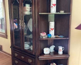 Display with corner shelving