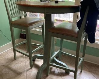 Breakfast table w/chairs