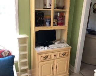 Small hutch - very nice