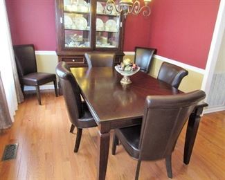 Dinning Room Table 6 Chairs with Leaf