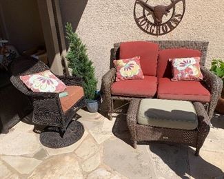 $525- Patio set includes loveseat, ottoman and chair 