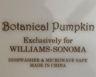 6 Williams Sonoma Botanical Pumpkin plates
