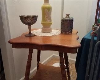 Nice oak lamp table, original Aladdin lamp wirh finial, 1970's carnival glass