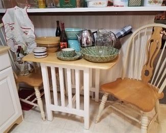 Small Kitchen table and 2 chairs