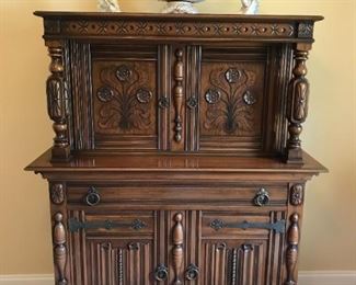 Antique Rockford Furniture Carved Walnut Jacobean Tudor Liquor China Cabinet, c1930