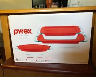 Pyrex set - new in box