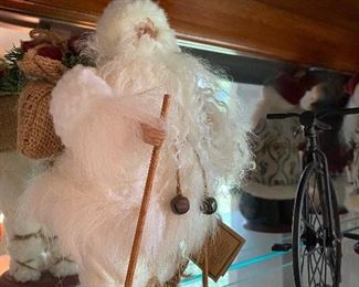 Santa figures & other Christmas decor 