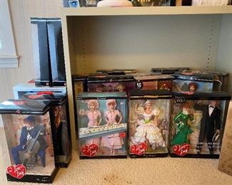 Huge collection of collectable & holiday Barbies 