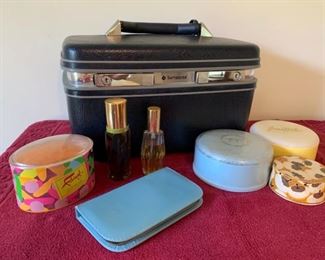 Ladies Samsonite Train Case with Powder Boxes and More