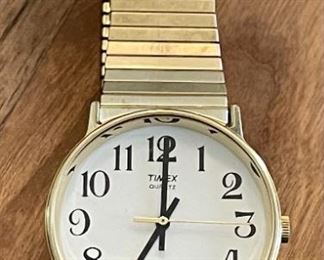 Vintage Timex Quartz LA Cell Water Resistant Gold Tone Men's Watch