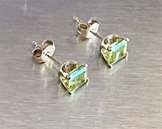 10K Yellow Gold Peridot Square Stone Earrings 