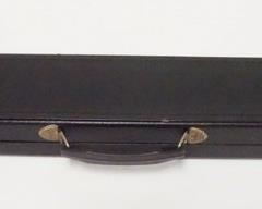 1040 Palmer 1x2 Case Black exterior, black interior, later stamped logo (logo rubbed off), no key; 31" long, later style clasps, holds 1 butt and 2 shafts; very good condition