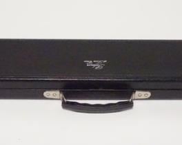 1043 Palmer 1x2 deLuxe Case Black exterior, black interior, silver stamped logo, no key; 34" long; holds 1 butt and 2 shafts; very good condition