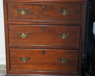 CHIPPENDALE STYLE CHEST