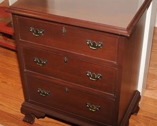 CHIPPENDALE SMALL CHEST