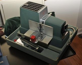 SLIDE PROJECTOR