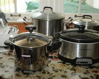 SELECTION OF KITCHEN COOKING ITEMS