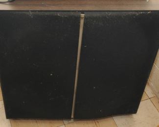 ONE OF A PAIR OF ULTRALINEAR SPEAKERS