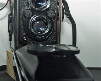 Yashica Mat-124 G Medium Format 120 Roll Film Camera With case