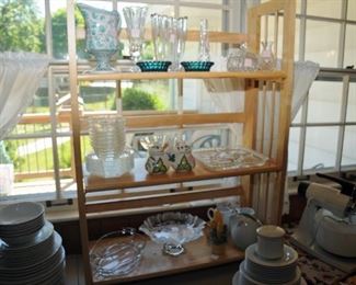 ASSORTED SERVING ITEMS