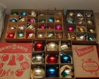 VINTAGE CHRISTMAS TREE DECORATIONS