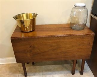 Early drop leaf table
