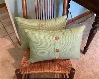 ROCKING CHAIR, MANY THROW PILLOWS 
