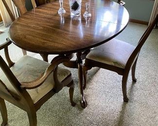 DINING TABLE WITH 6 CHAIRS AND MATCHING HUTCH 