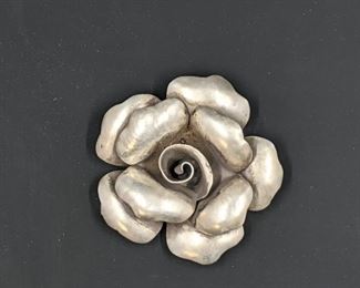 Silver rose pendant 
