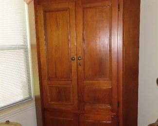 Armoire with 4 Doors