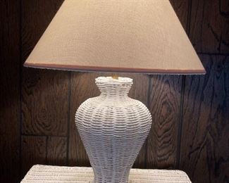 Wicker table lamp