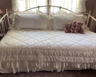Iron trundle daybed