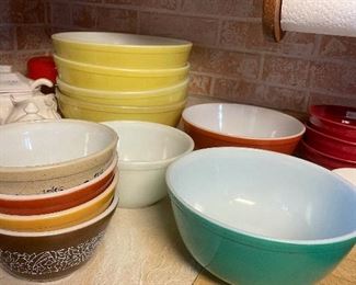 PYREX BOWLS