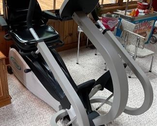 NU-STEP ELLIPTICAL RECUMBENT CROSS TRAINER