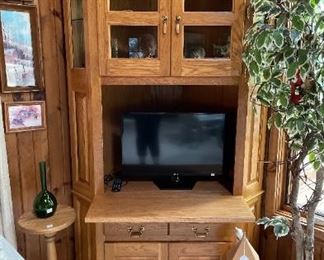 Fine oak corner cabinet/entertainment center