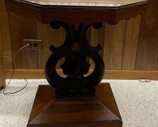 OCTAGONAL OCCASIONAL TABLE