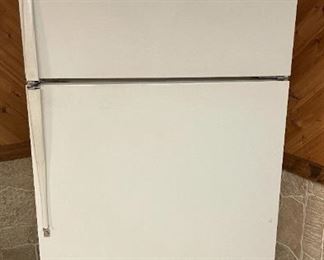 WHIRLPOOL REFRIGERATOR
