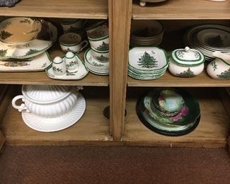 SPODE “CHRISTMAS TREE” DINNERWARE AND ACCESSORIES