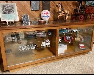 LARGE SHOWCASE