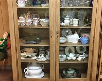 VINTAGE CHINA CABINET