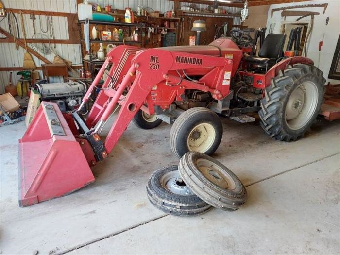 Mahindra 3525 Tractor with ML230 Loader - 193 Hours