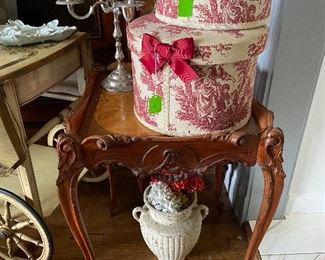 1-15 end table
1-16 candle holder
118 flower arrangement