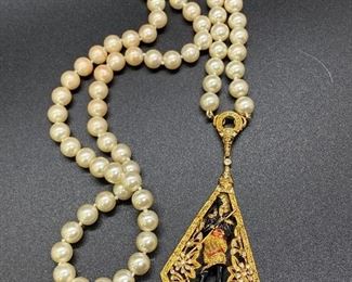Vintage JBK Jaqueline Kennedy Egyptian Theme Pendant Faux Pearl Necklace