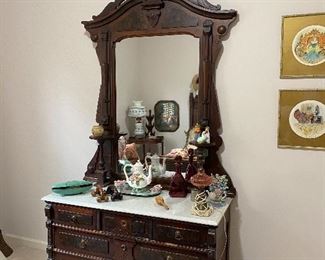 Victorian style mahogany dresser